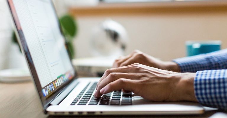 làm việc online là thách thức với làm việc online